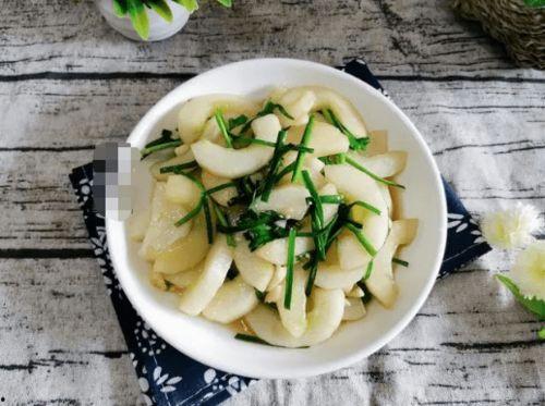 小瓜吃骨头,小瓜啃骨头的欢乐时光