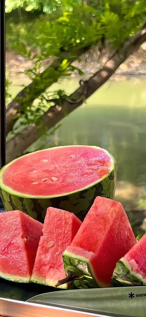 崔布局ins照片吃瓜,吃瓜群众热议背后的故事