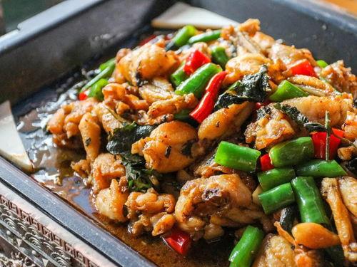 平湖牛蛙吃瓜,平湖牛蛙的夏日瓜果盛宴