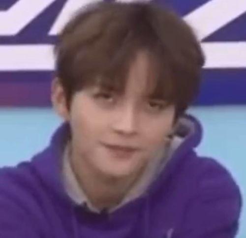 郑面人物吃瓜,揭秘娱乐圈幕后故事