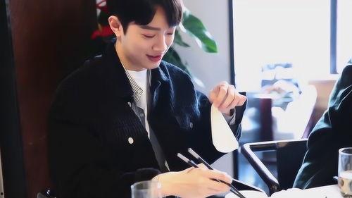 赖冠霖个人吃瓜,揭秘明星背后的真实生活  第2张