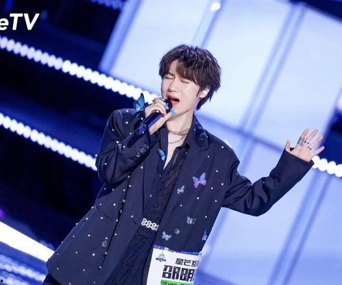 台上表演吃瓜  第2张