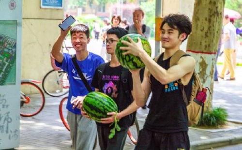 河南某学院吃瓜,揭秘校园内幕，真相大白！  第2张